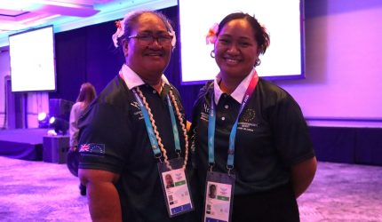 Pemain golf veteran Kepulauan Cook mendapat kehormatan memimpin negara sebagai pembawa bendera Commonwealth Games