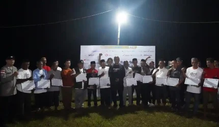 Syekh dan Ketua Grup Terima Penghargaan pada Pertunjukan Budaya Duel Akbar 50 Rapai Pase