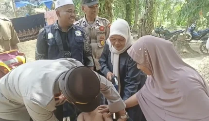 Adik Gubernur Aceh, Nurlaila Manaf, Salurkan Bantuan Sembako dan Kursi Roda ke Pedalaman Aceh Timur