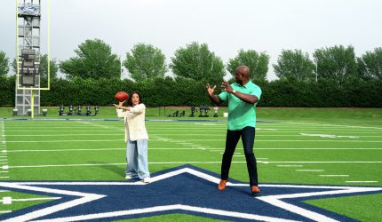 Dalam acara 'NFL Hometown Eats', 2 selebriti mengunjungi 2 restoran D-FW