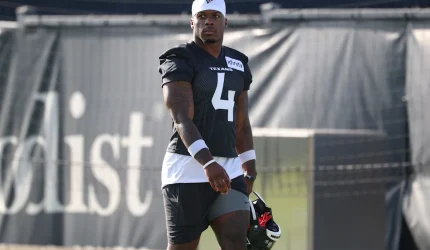 HC DeMeco Ryans dari Texas mengatakan RB Woody Marks telah meningkatkan kepercayaan diri, menyempurnakan rute lari di kamp