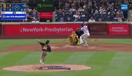 Luis Torrens' solo home run (7)