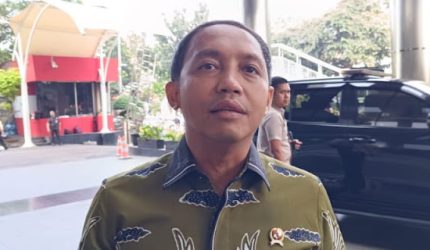 KPK masih menunggu konfirmasi staf khusus Raja Juli yang tak hadir dalam pemeriksaan
