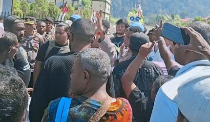 Keluarga Yanto Idorway ke Mapolda Papua Barat