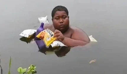Lima Tahun Berendam di Kolam, Bocah 16 Tahun Mencari Jawaban atas Penyakit Misterius