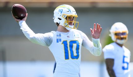 Pengisi daya OC Mike McDaniel mencari 'Hasil Tahun 2 di Tahun 1' bersama Justin Herbert | Berita, Analisis & Pembaruan NFL Terbaru