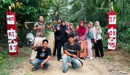 Semarakkan HUT RI ke-81, Mahasiswa KKN Unimal Sulap Batas Desa Nisam dengan Gapura Merah Putih