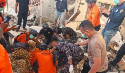 Update Korban Gempa M7.7 NTT: 75 Orang Meninggal, 907 Luka-luka