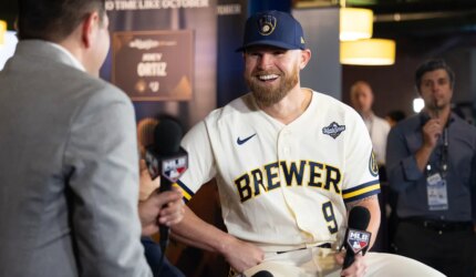 2 jam sebelum pertandingan Brewers, Anda mungkin bermain catur vs Jake Bauers
