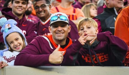 Cara menonton sepak bola Virginia Tech di Clemson