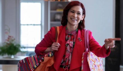 Carrie Preston Bongkar 'Elsbeth' Musim 4, dari Percikan Romantis dengan Smullen hingga Kedatangan Ibunya