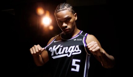 Darius Acuff Jr. Mendapatkan Sepatu Reebok Pertamanya di Debut NBA