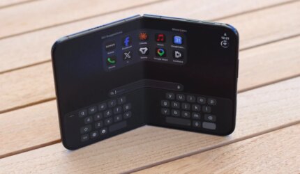 Layar iPhone Duo dilaporkan retak pada engselnya pada hari peluncuran