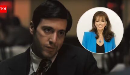 Pada tahun 2006, Al Pacino mulai menyewa rumah Jackie Collins di Beverly Hills selama 18 tahun; rumah tersebut kemudian dipasarkan seharga USD 15,95 juta setelah dia pindah pada tahun 2024 |