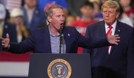 'Saya tidak akan mengomentari anatominya': Partai Republik di Ohio ramai membicarakan analisis Trump terhadap tubuh seorang senator